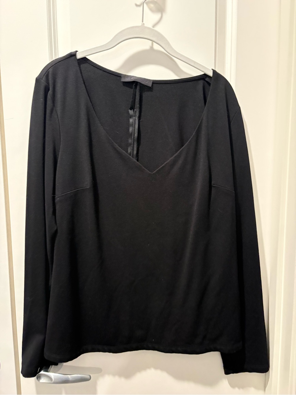 Women’s Black V-Neck Long Sleeve Top